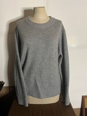 100% Mongolian cashmere light grey sweater crew neck soft